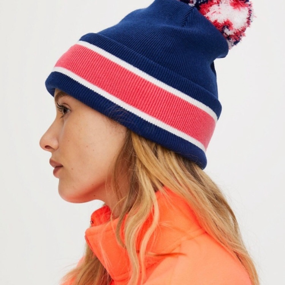 Aritzia TNA Pom Beanie